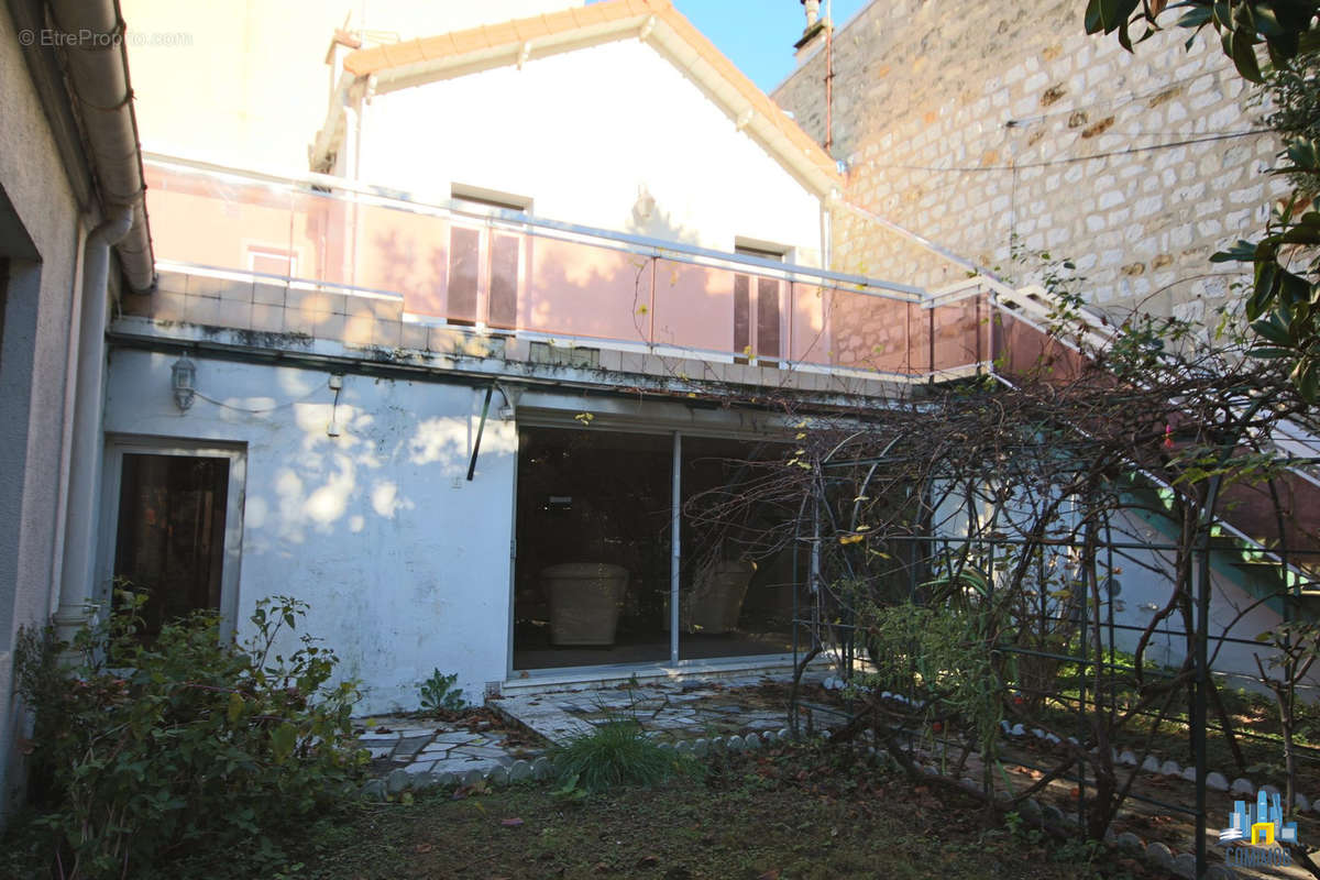 Maison à COURBEVOIE