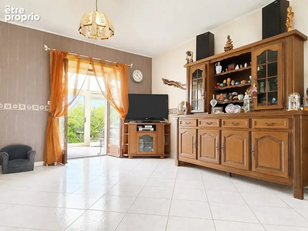 salon - Maison à CELLEFROUIN