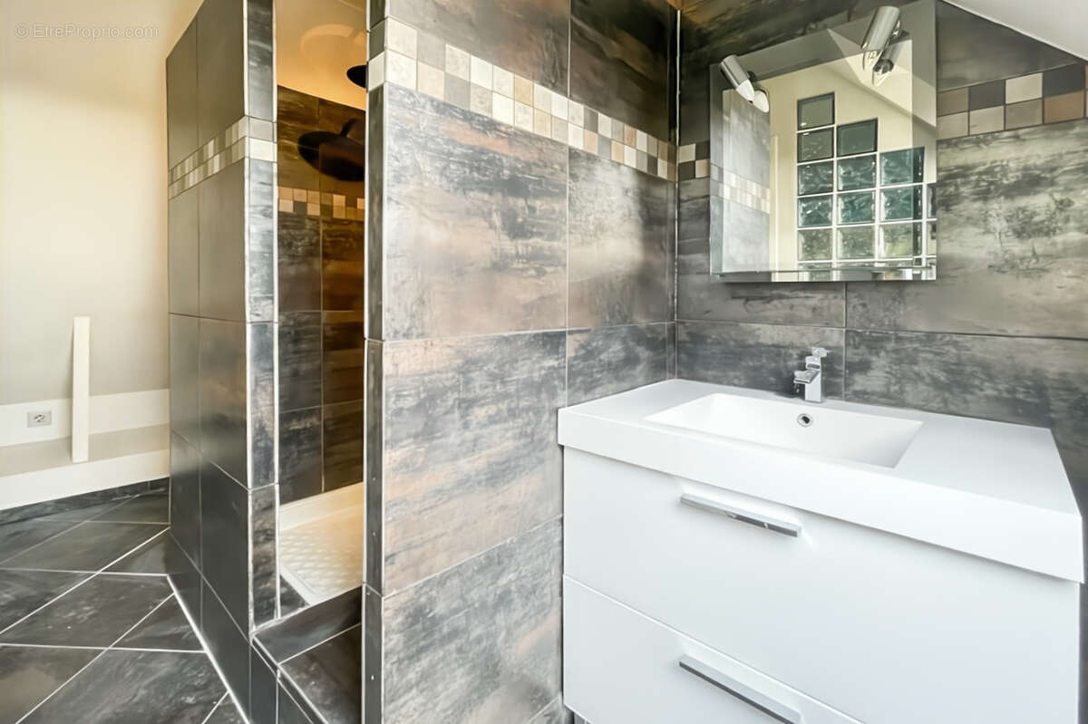 Maison à VERRIERES-LE-BUISSON