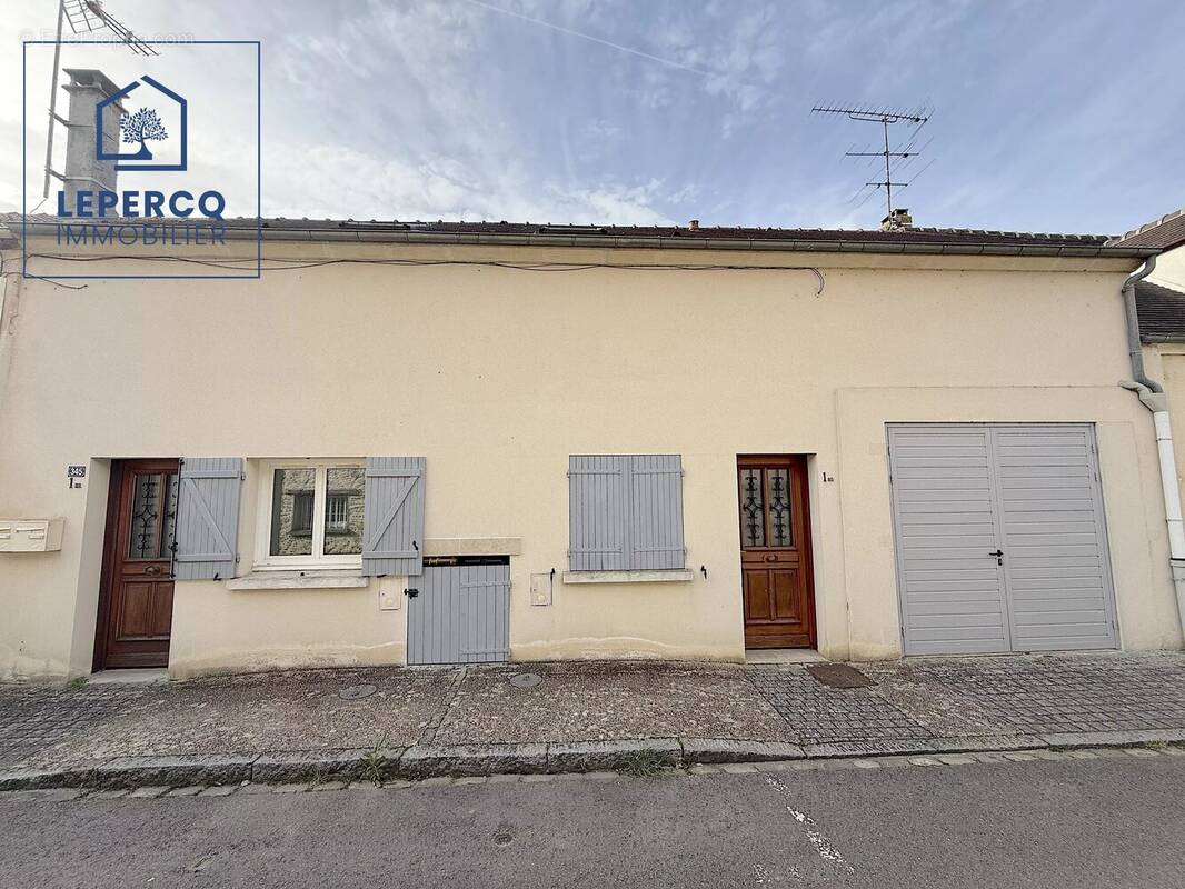 Appartement à PEROY-LES-GOMBRIES