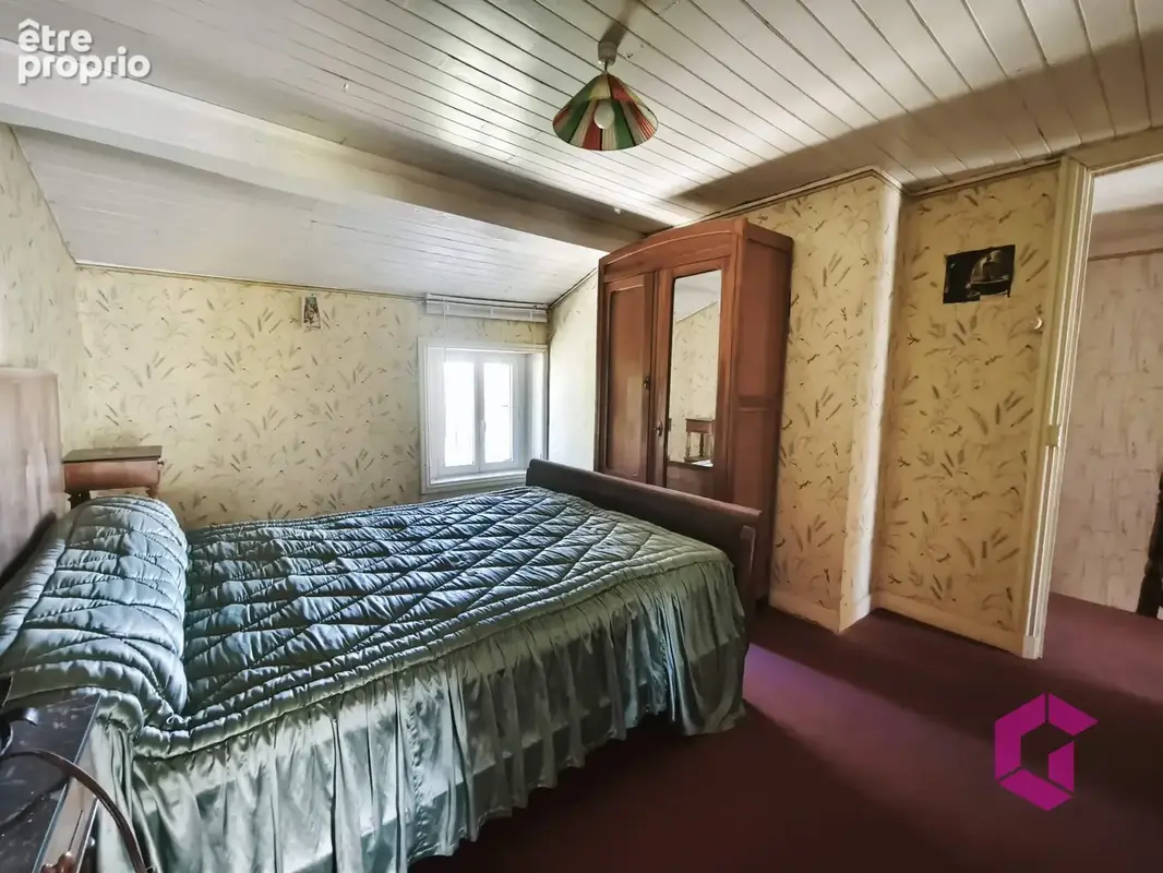Maison de bourg de 230 m2 avec 11 chambres et un petit jardin, Idéal gite ! - photo 9