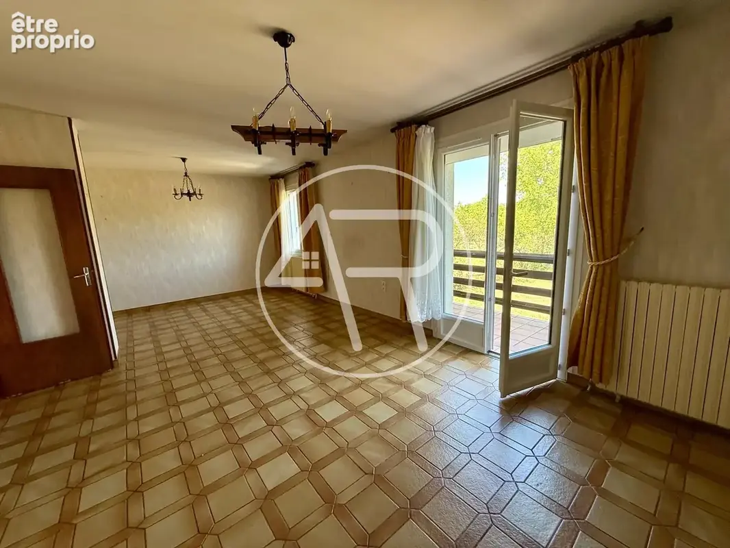RARE MAISON F4 avec grand garage, grange et 7386 m2 de terrain - photo 5
