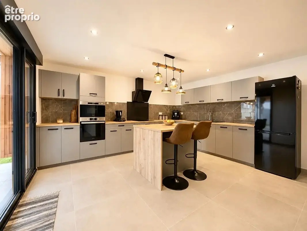 Coup de coeur pour cette maison rénovée de 200m² au sol, jardin de 300m² environ - photo 5