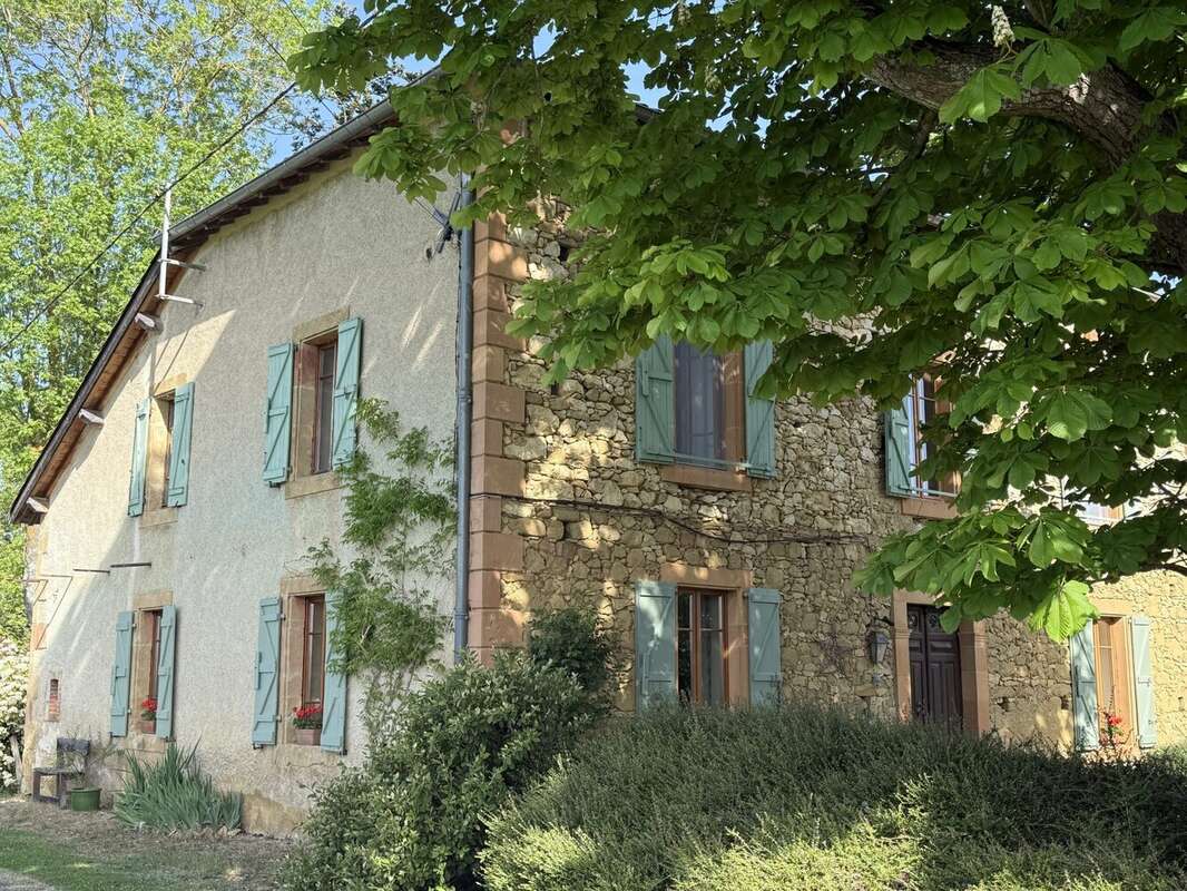 Maison à AURIGNAC