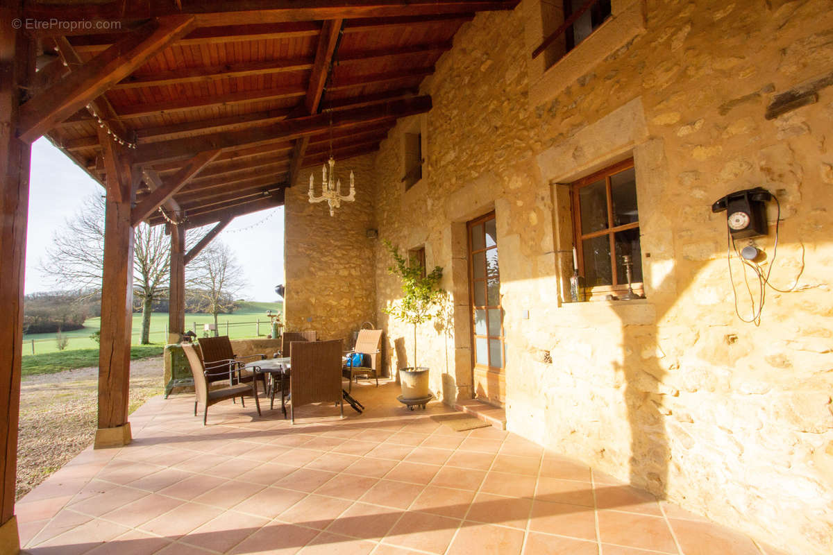 Maison de caractère avec gîte dépendances et vues sur 4 Ha - photo 10