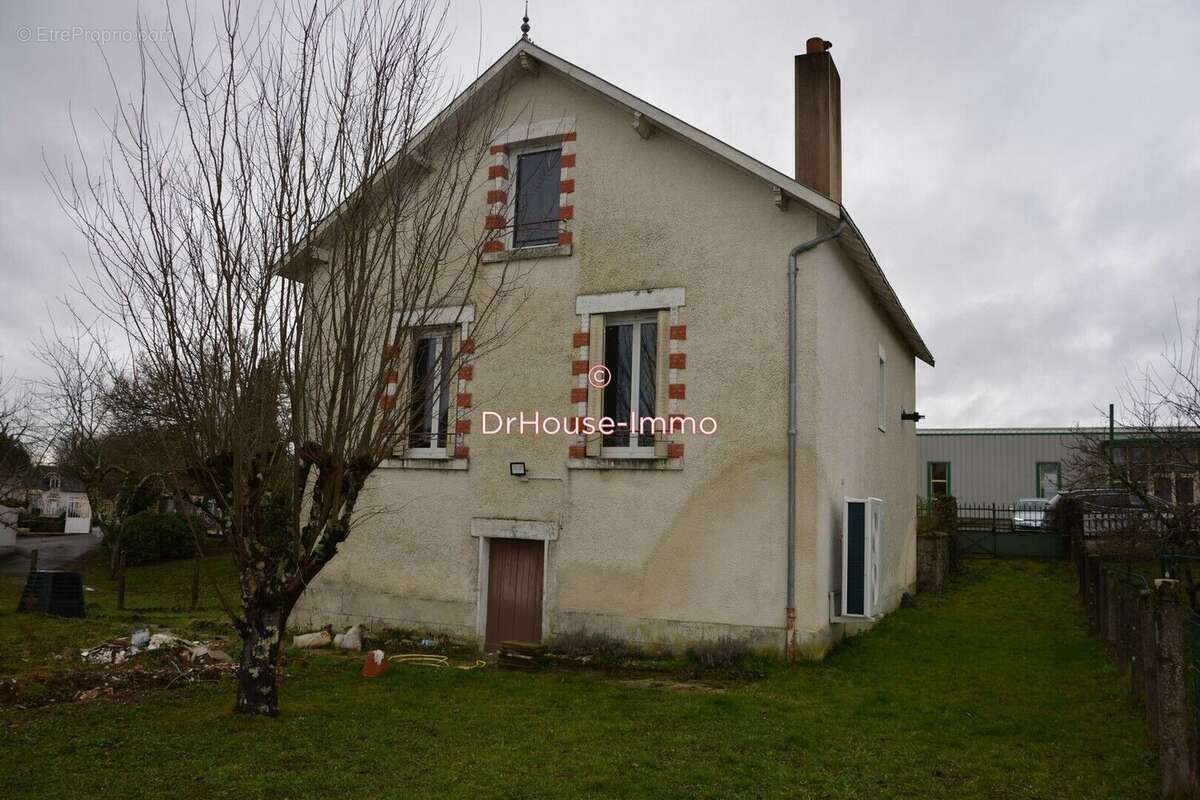 Maison à COUSSAC-BONNEVAL