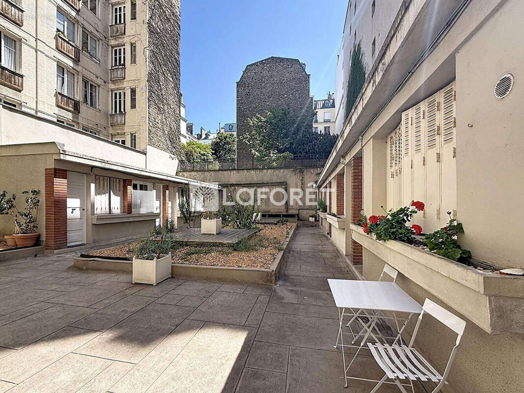 1 pièce - 9.90 m2 - SPONTINI - photo 6