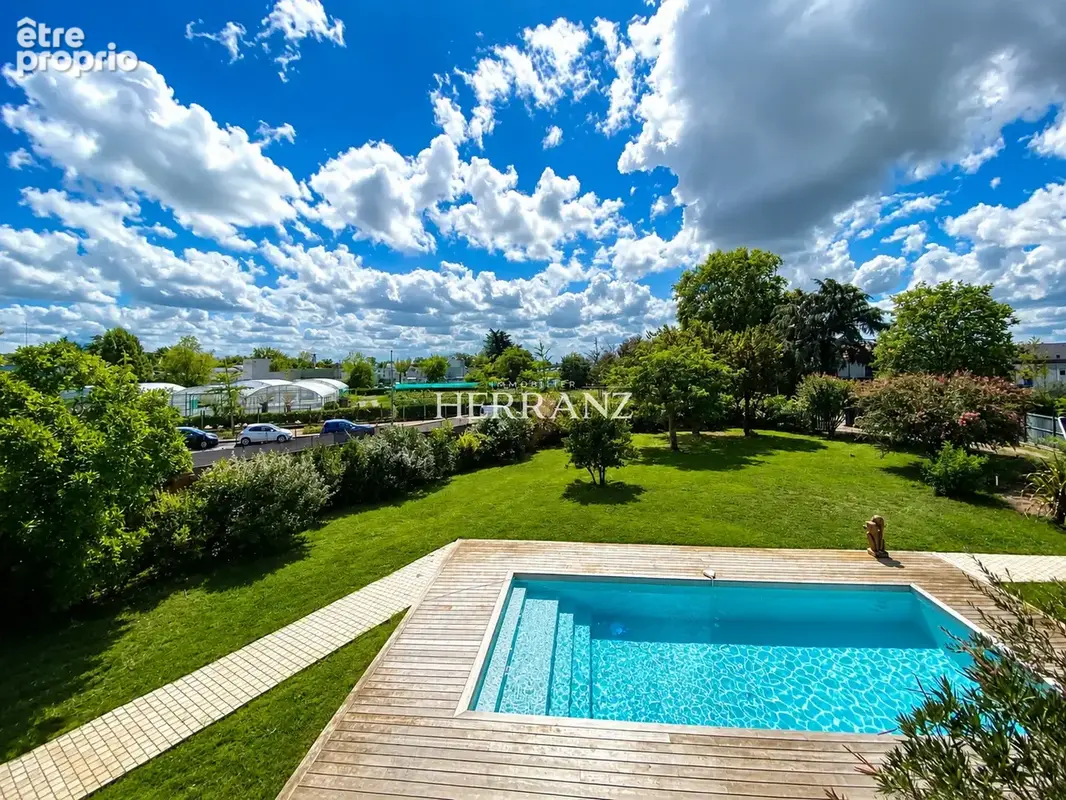 Maison familiale avec 4 suites parentales, piscine et environnement calme. - photo 10