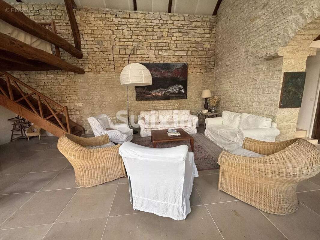 Maison à NOYERS