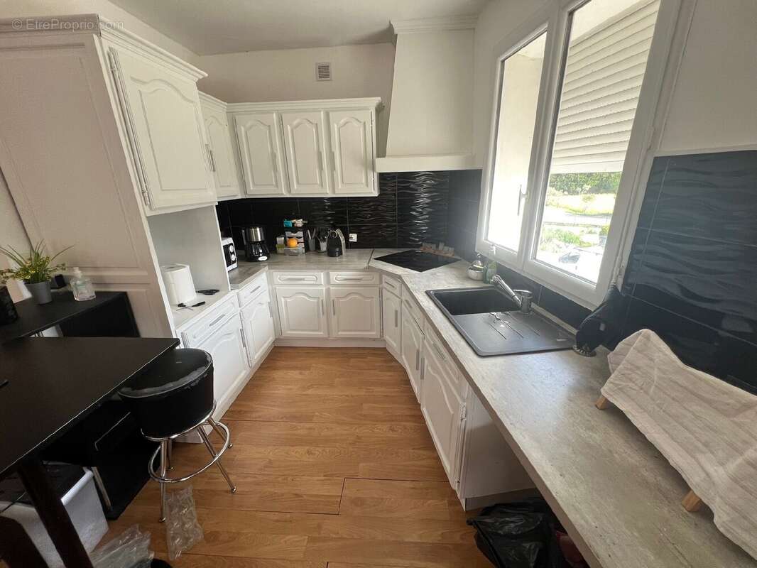 Commerce à EYGUIERES