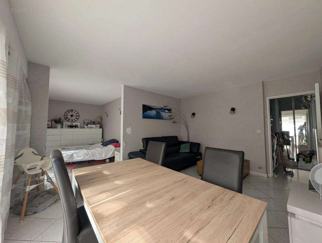 Appartement à LES CLAYES-SOUS-BOIS