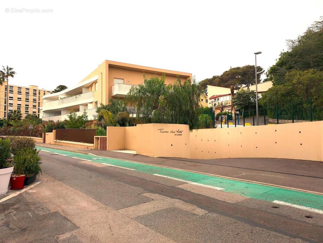 Photo 1 - Parking à VILLENEUVE-LOUBET