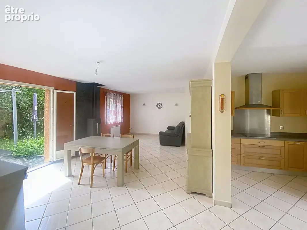 Genas Maison 140m² habitables sur terrain 755m² - photo 7
