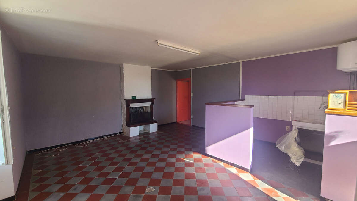 Maison à LA CHAIZE-LE-VICOMTE