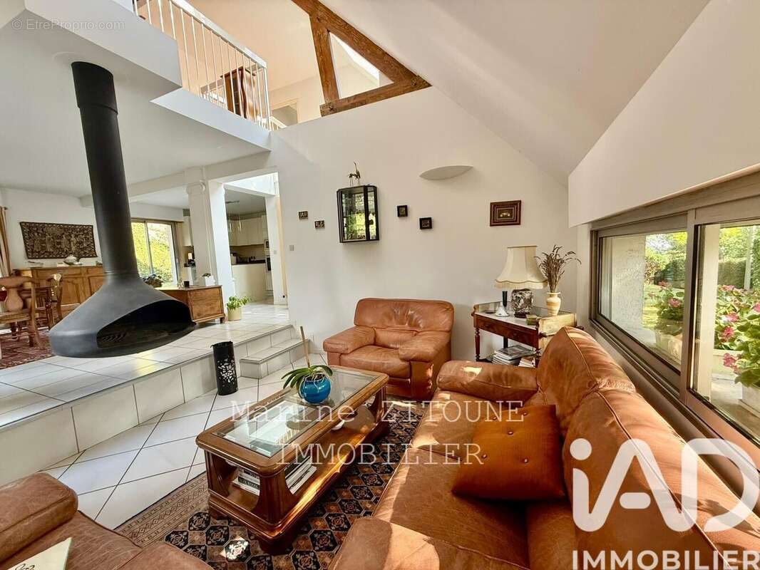 Maison 130 m² à La Ville-Du-Bois  - photo 4