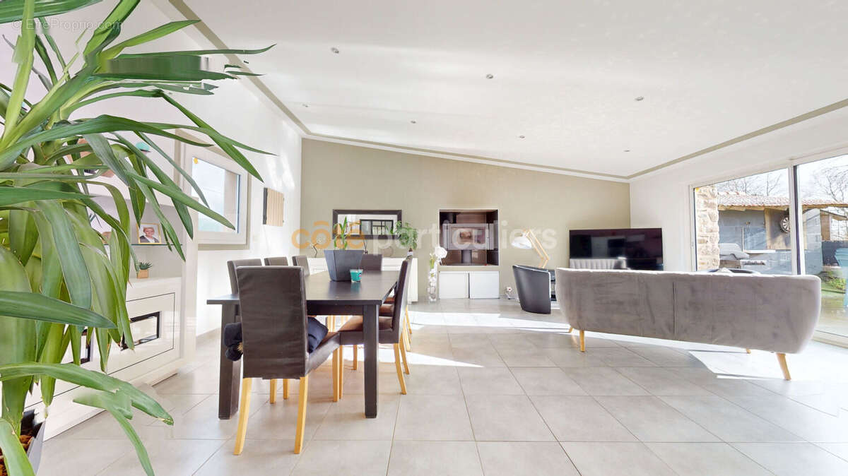 Maison à DRAGEY-RONTHON