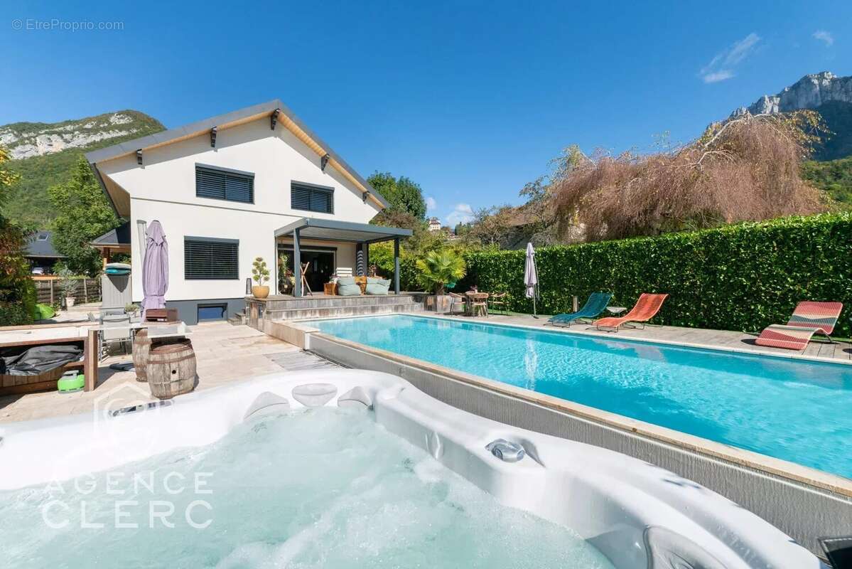 Maison à MENTHON-SAINT-BERNARD