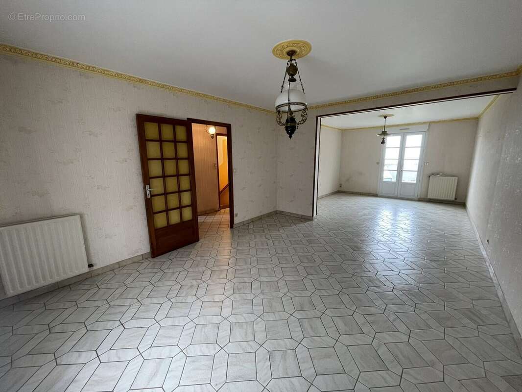 Maison à CHATILLON-SUR-COLMONT