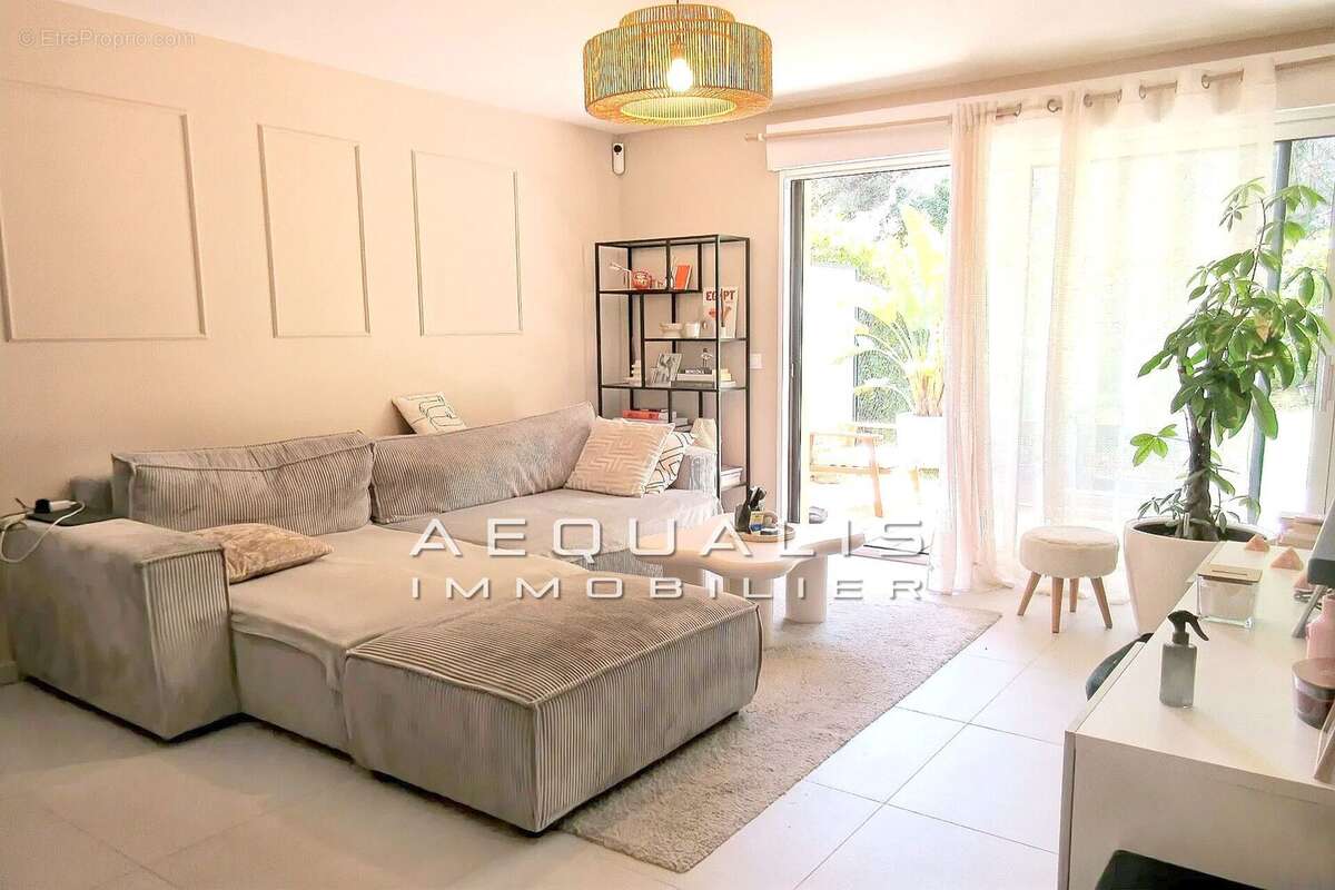 Appartement à EZE