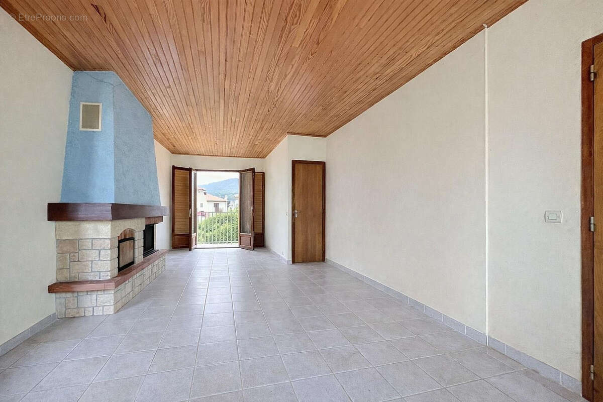 Maison à fort potentiel avec double garage à Rodès - photo 5
