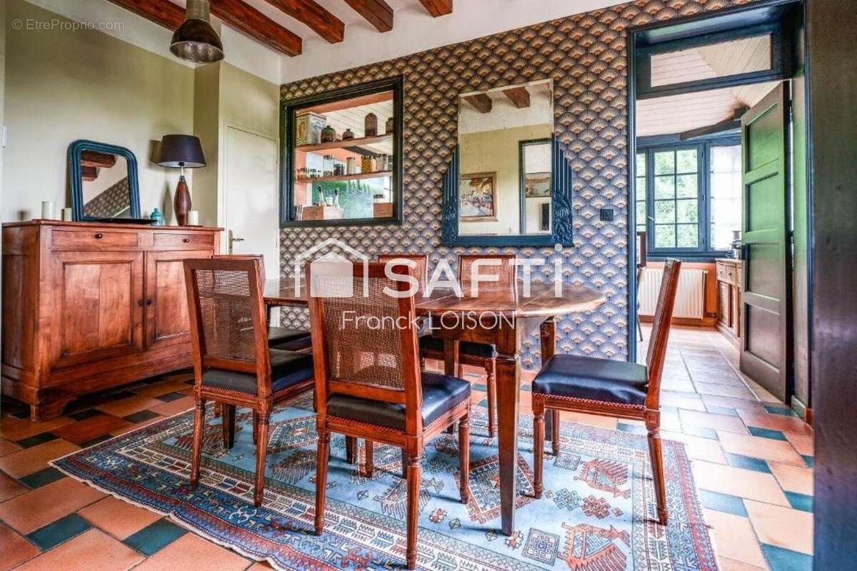 Maison 197 m² à La Croix-En-Touraine  - photo 8
