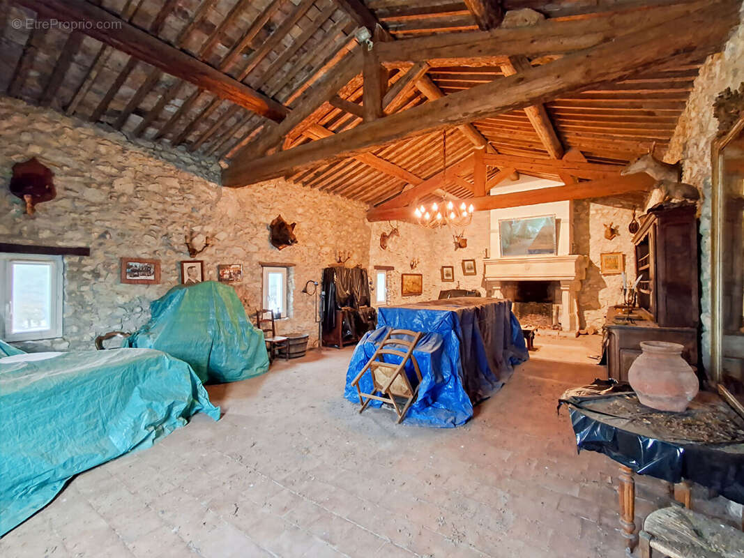 Maison à SAINT-VICTORET