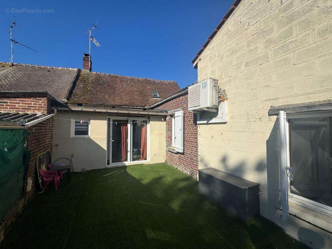 Maison à LA NEUVILLE-ROY