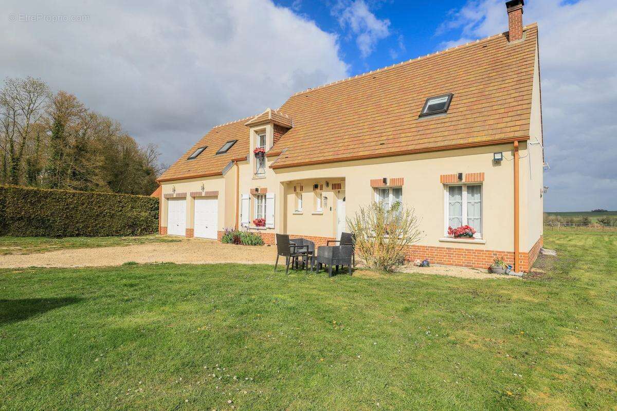 Maison de 170 m² à Tartigny avec jardin spacieux - photo 10