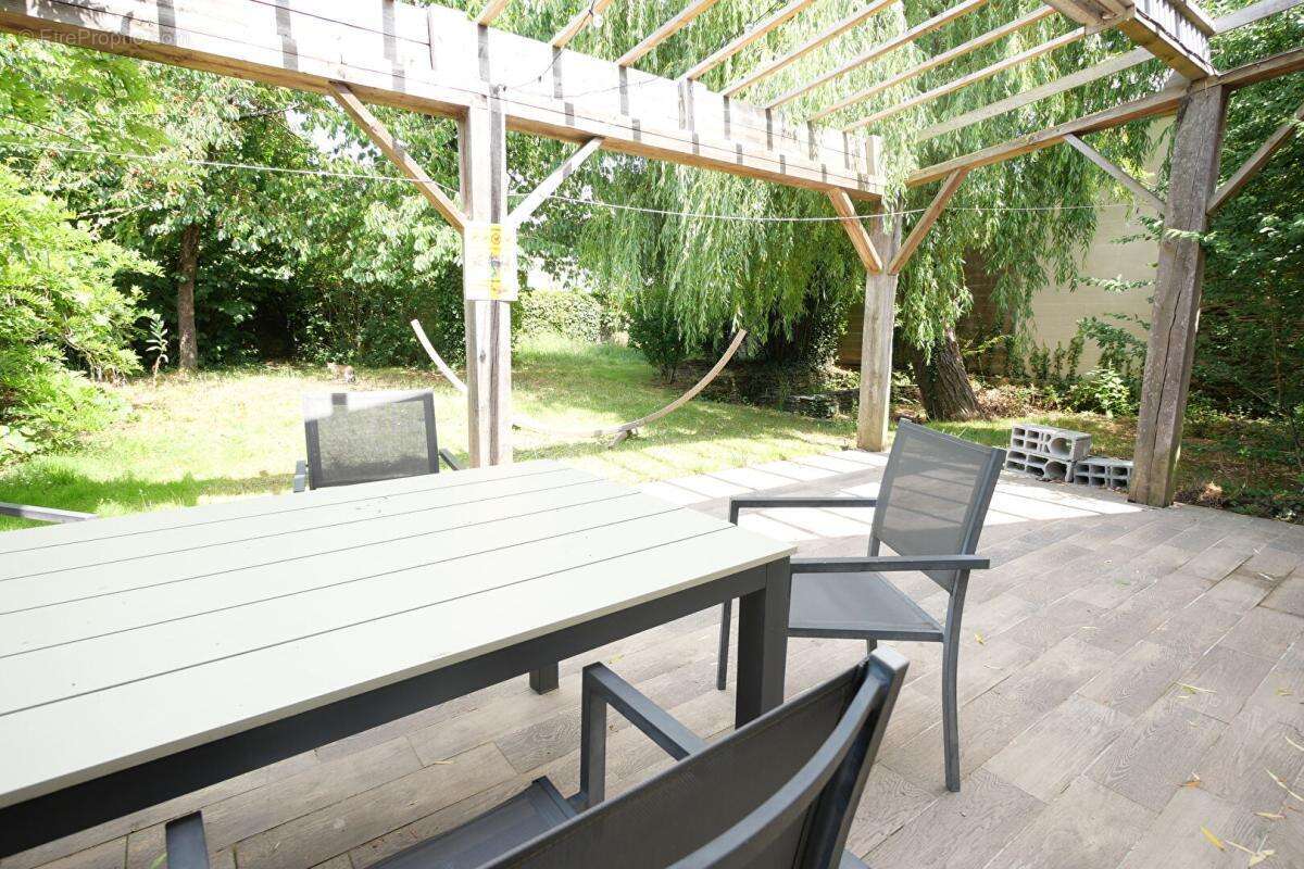 Ensemble immobilier de 366 m2, polyvalent et exceptionnel, jardin de 300 m2. Proche du centre d'Angers, ce bie - photo 2