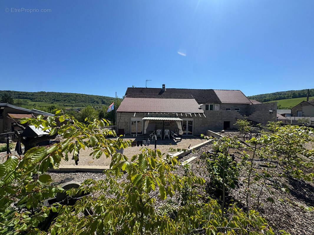 Maison à COURCHATON