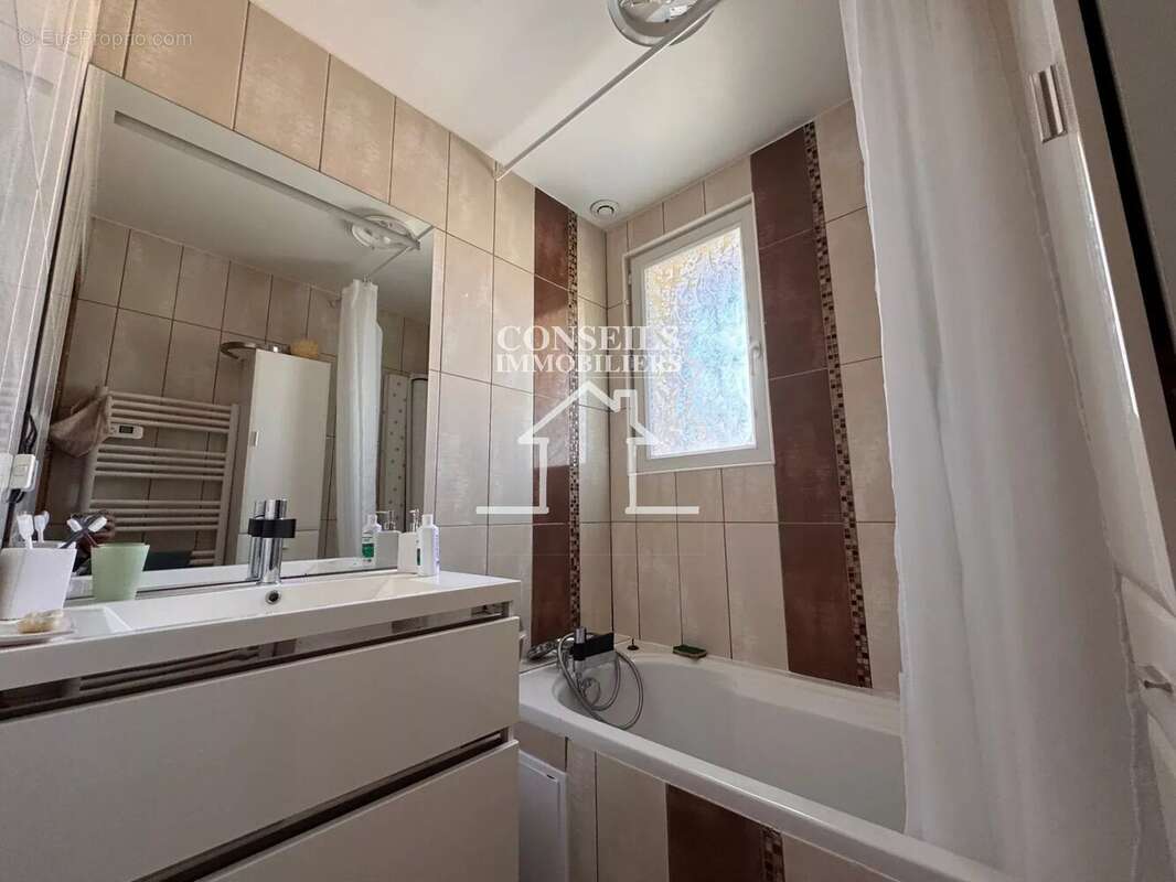 Maison à VILLENEUVE-SUR-YONNE