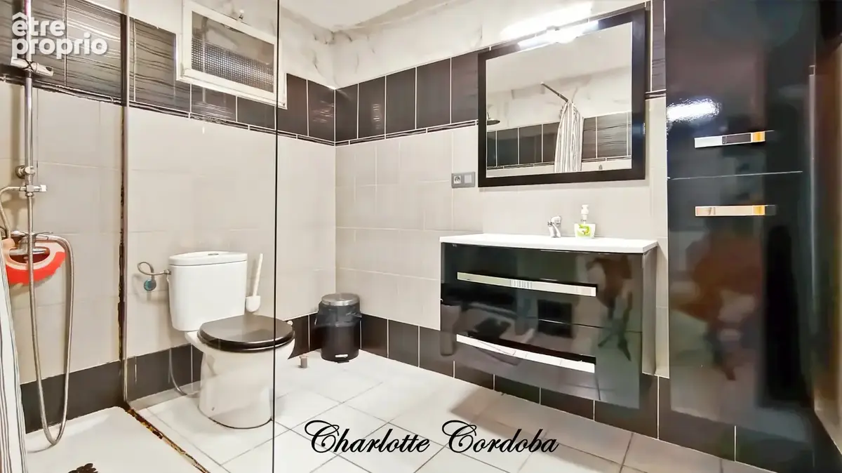 Maison familiale de 131 m² avec 4 chambres, véranda et grand garage à AYET - photo 8