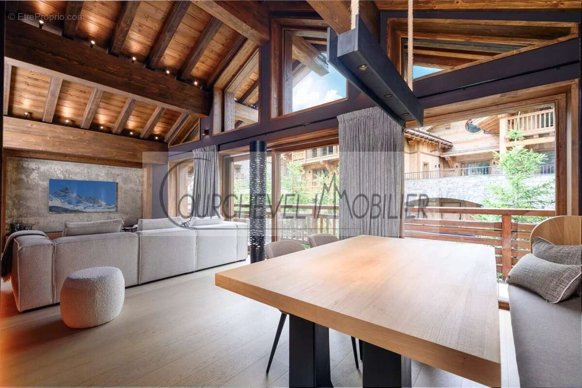 Maison à LES ALLUES