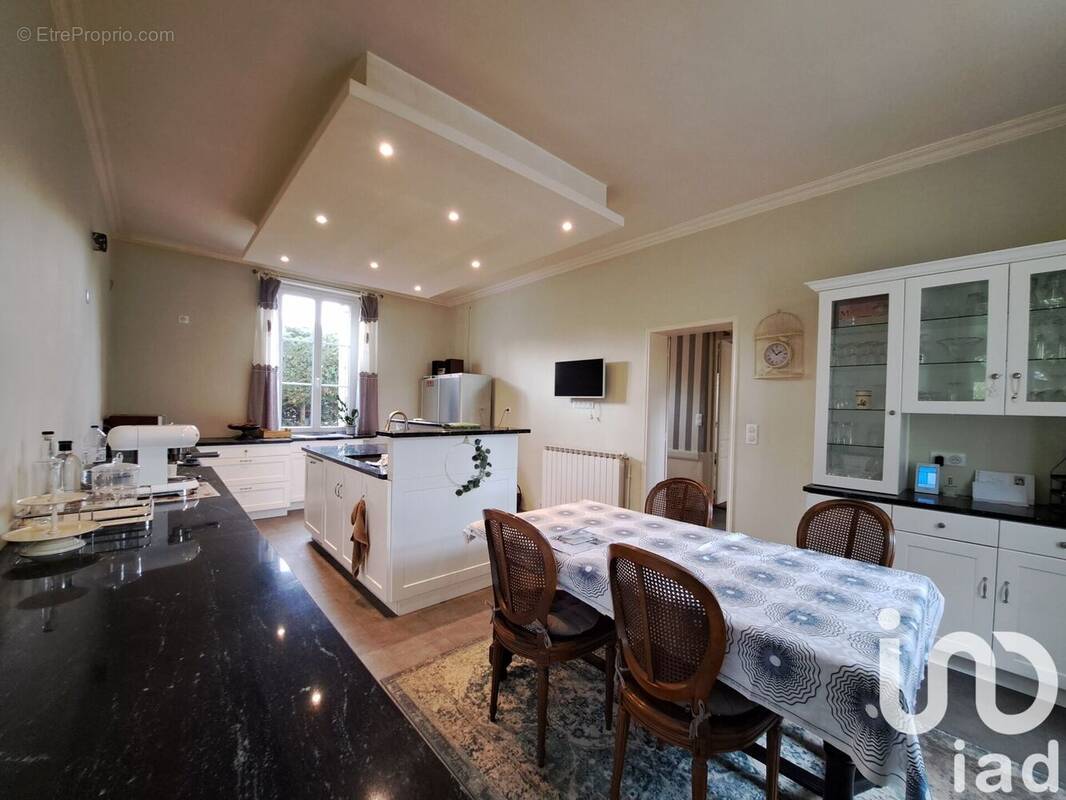 Photo 1 - Maison à HOMMES