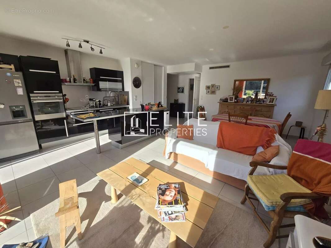 Appartement à MANDELIEU-LA-NAPOULE