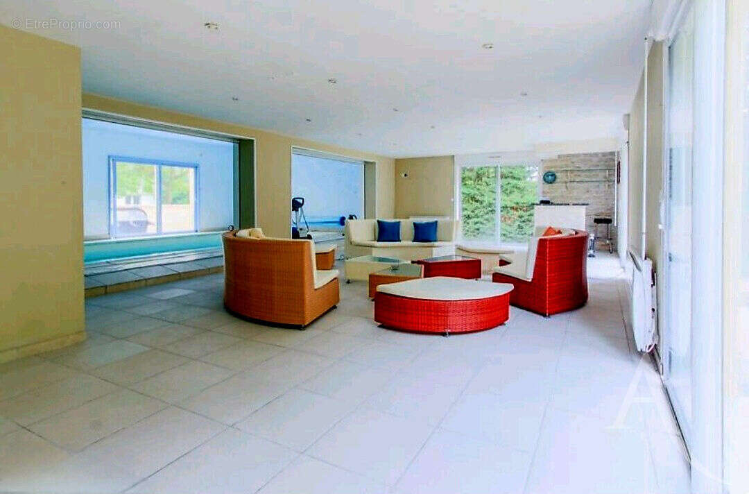 Belle demeure de 342m²  avec piscine intérieur, sous-sol total dans le village de FAVRIEUX - photo 12