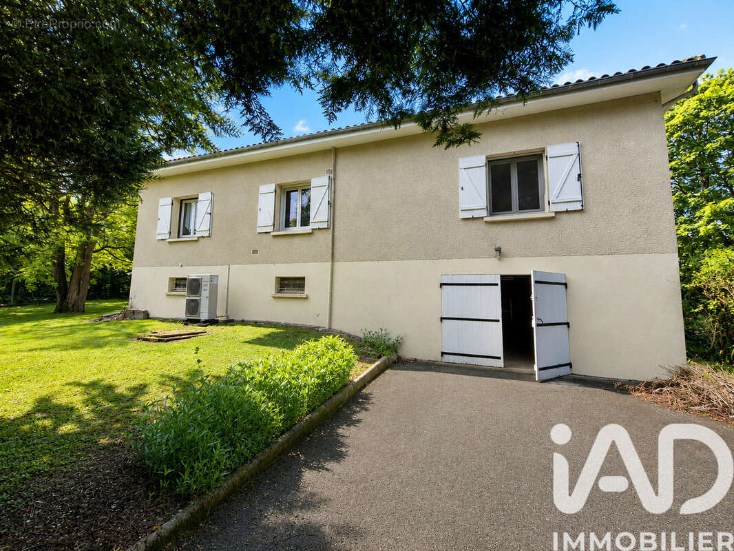 Maison 110 m² à Juillac-Le-Coq  - photo 8