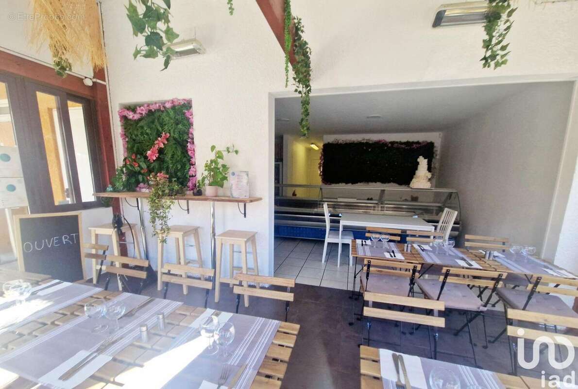 Photo 2 - Commerce à VILLENOY