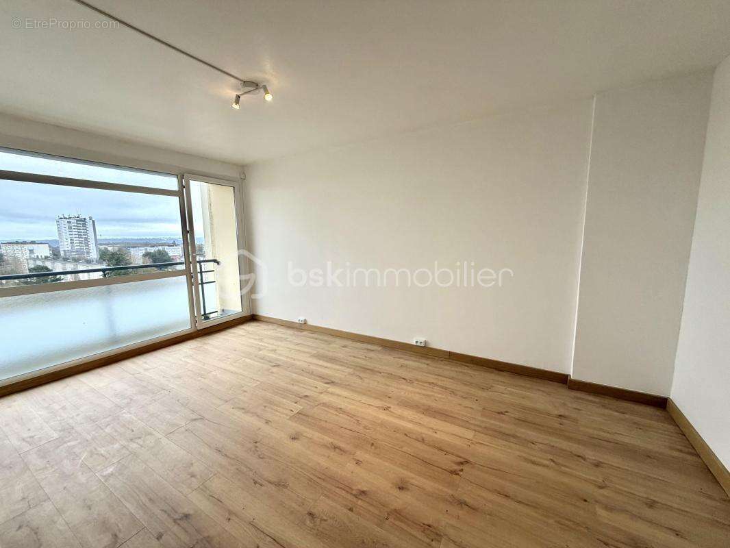 Appartement à MONT-SAINT-AIGNAN