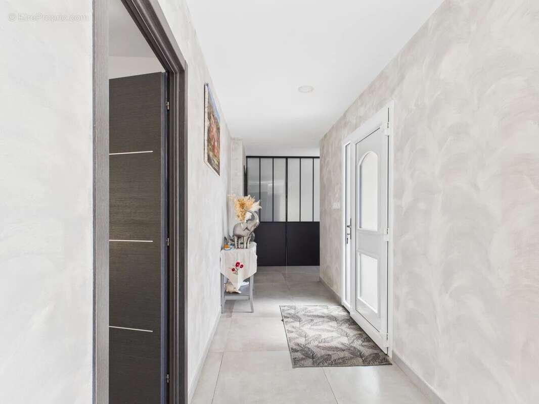 Maison à BAGNOLS-EN-FORET