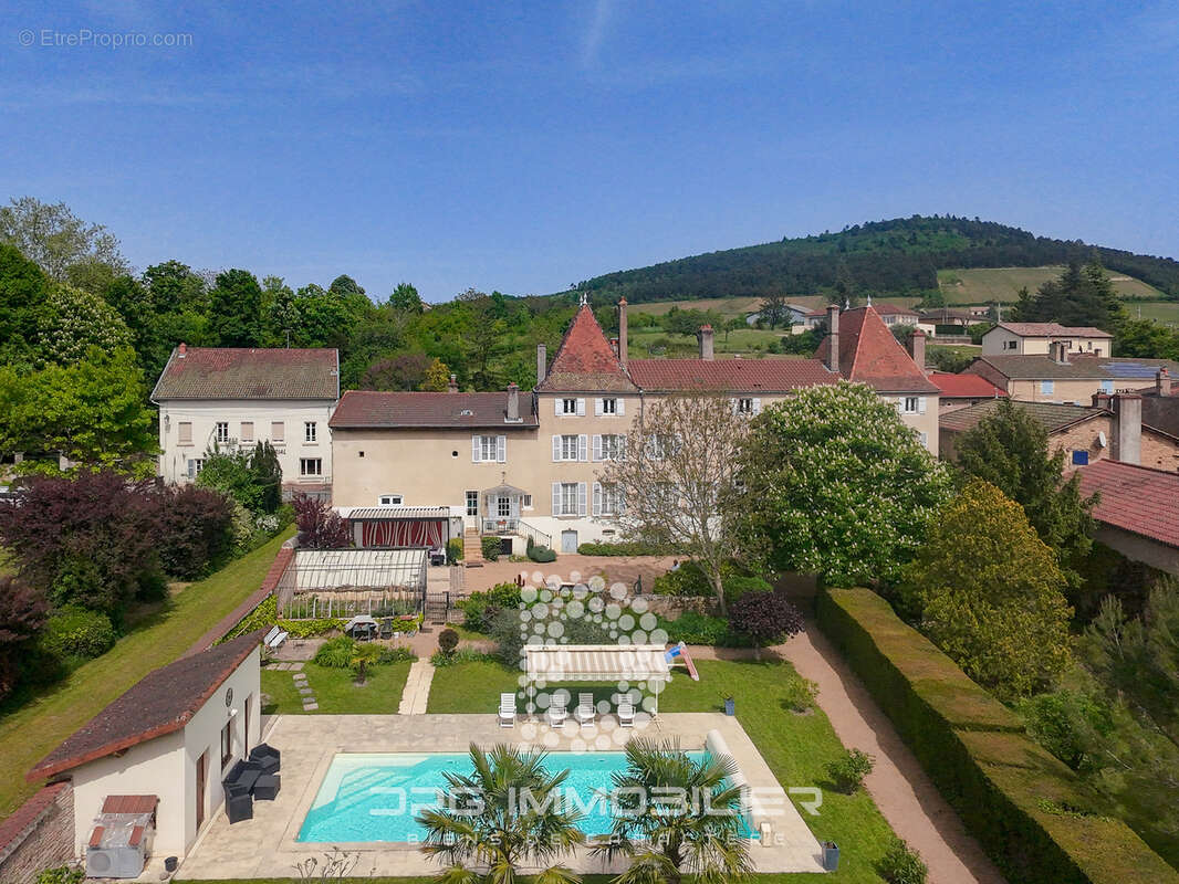 Maison à LA ROCHE-VINEUSE