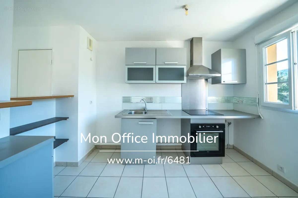 Appartement à LA ROQUE-D'ANTHERON