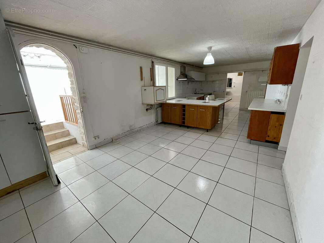 Maison à PORT-D&#039;ENVAUX