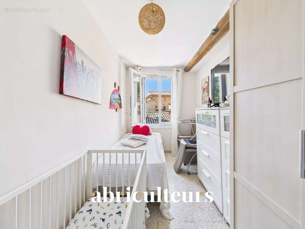 Maison à LA ROQUE-D&#039;ANTHERON