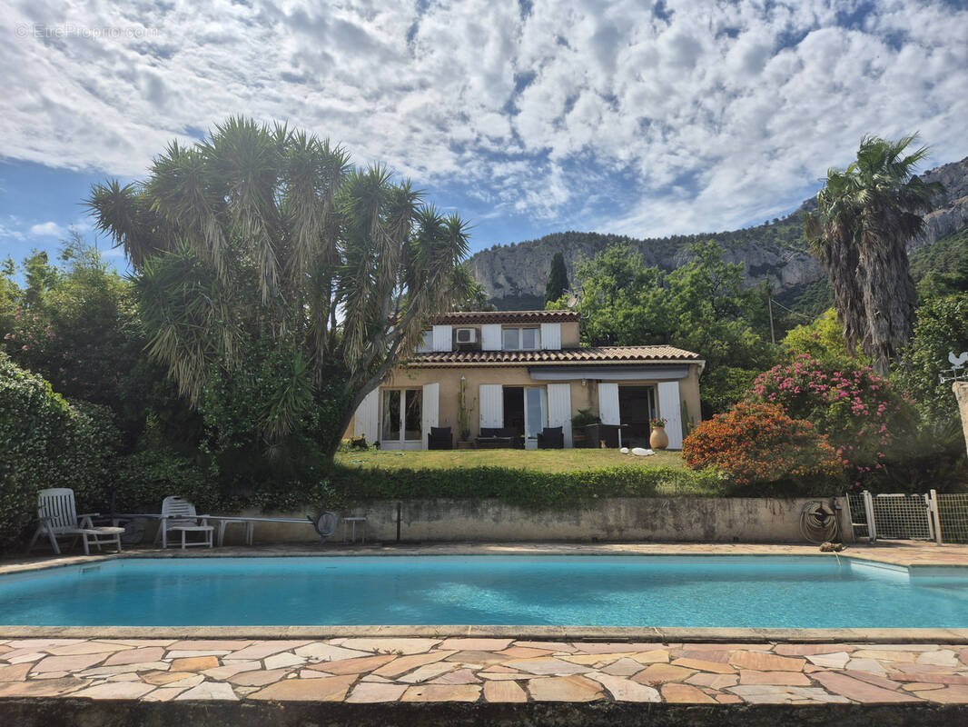 Maison à LE REVEST-LES-EAUX
