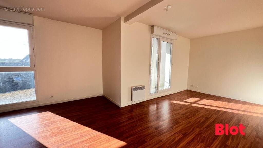 Appartement à ORGERES