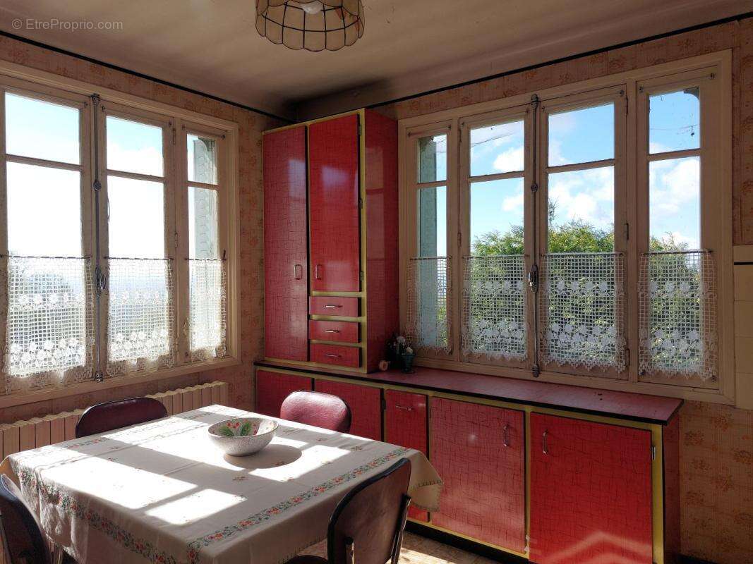 Maison à TOULX-SAINTE-CROIX