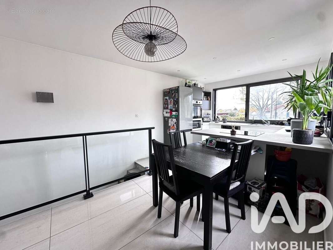 Photo 3 - Maison à SARTROUVILLE