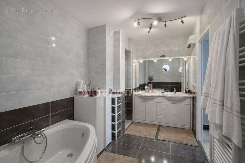 Appartement à MESSIGNY-ET-VANTOUX