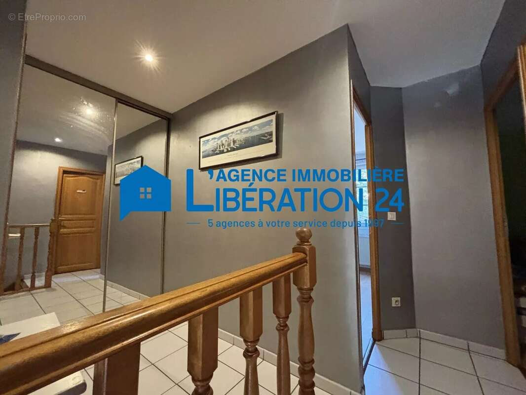 Maison familiale de 190 m² avec piscine, beaux volumes et cadre privilégié - photo 10